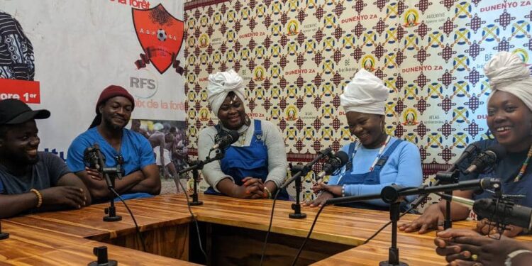 Les NANA BENZ DU TOGO sur RADIO FORET SACREE