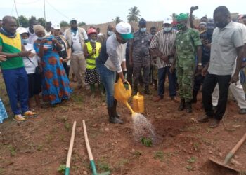 Togo/Yoto2 : Le Maire Yawavi ADJRA lance la campagne de reboisement